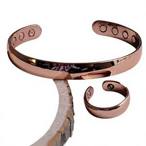 Pulsera y Anillo Magnéticos de Cobre con Acabado Espejo Hechos a Mano, Joyería Metálica Moderna con Diseño Exquisito - Product Image 1