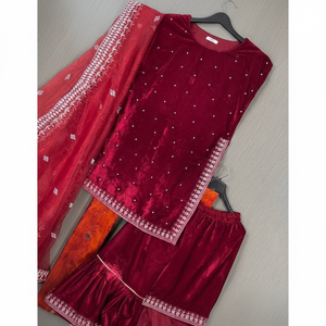 Belle broderie de créateur Velours Salwar Kameez Readymade Indien Violet Rouge 3 pc Velours Kurta Palazzo avec Dupatta Partywear - Product Image 1