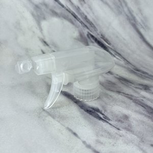 Boquilla de Pulverización Universal para Jardín con Botella de Plástico - Pulverizador de Agua para el Hogar - Product Image 4