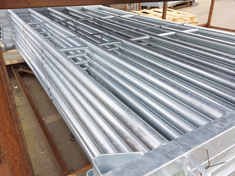 에 대한 최신 회사 뉴스 저렴한 필드 마당 말 염소 양 목장 농장 울타리 패널 농장에서 가축 울타리  0