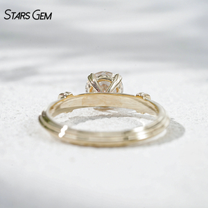 Bague solitaire StarsGem en or massif 10 carats plaqué rhodium, design colonne romaine, diamant de laboratoire taille brillant 1,0 carat - Product Image 5