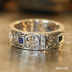 Anello F878 con Diamanti in Oro Massiccio 18K, Zaffiro Laterale e Diamanti Naturali Taglio Brillante Rotondo, Fede Nuziale Unisex - Product Image 4