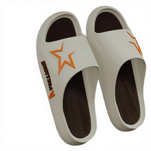 Chaussons plats d'été pour hommes en PVC souple et résistant, confortables, respirants, pour la plage et l'extérieur, anti-odeur, antidérapants, tendance mode - Product Image 1