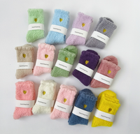 Chaussettes mi-mollet en polaire corail pour femmes, chaudes et douillettes, avec broderie cœur, pour la maison, le sommeil et le sol, chaussettes d'hiver en peluche, fournisseur en gros