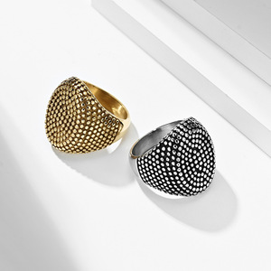 Bague texturée en forme de boule dorée pour hommes, en acier titane, style punk, bijoux cadeau - Product Image 2