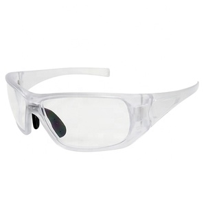 Lunettes de sécurité multi-certifiées ANSI Z87.1 CE EN166 AS/NZS avec plaquettes nasales métalliques réglables et monture en polycarbonate pour assemblage et perçage - Product Image 3