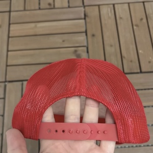 Casquette de baseball personnalisée avec broderie 3D, piping contrastant et dos en maille, style trucker, pour le sport - Product Image 4