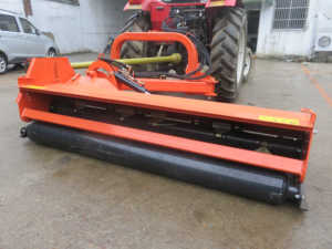 Tondeuse à fléaux - Série AGFK, tondeuse robuste dotée de 90 °   Rallonge d'angle avant pour tracteur de 30 à 90 CV avec rabat avant pour un nettoyage facile - Product Image 2