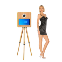 Cabina de Fotos Portátil con Pantalla Táctil de 15.6 Pulgadas, Cabina de Fotos DSLR de Madera con Forma Cuadrada para Fiestas y Eventos