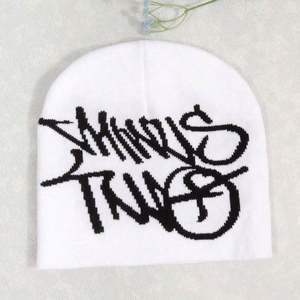 Bonnet d'hiver unisexe en gros 100 % acrylique respirant imperméable style Y2K tricot jacquard personnalisable avec logo disponible pour le voyage et les activités de plein air - Product Image 3