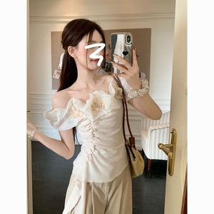 Camiseta Floral Tejida con Hombros Descubiertos para Mujer, Holgada, Transpirable, para Uso Diario, Color Albaricoque y Azul - Product Image 1