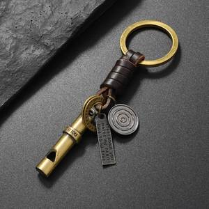 พวงกุญแจหนังถักมือพร้อมจี้นกหวีดโลหะสีบรอนซ์โบราณแบบวินเทจ - Product Image 2