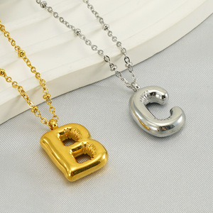 Collier <span class=keywords><strong>Alphabet</strong></span> Anglais Bulle Européen et Américain en Gros pour Femmes, Nouveauté 2023, en Acier Inoxydable Électroplaqué Or 18K - Product Image 2