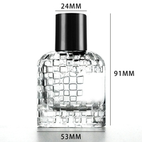 Bouteille rechargeable de parfum carré vide cosmétique personnalisé Offres Spéciales 30ml bouteille en verre de parfum de pompe de pulvérisation personnalisée avec bouchon noir