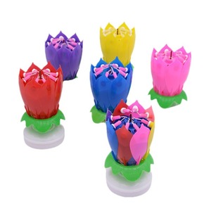 Candele di Compleanno con Design Unico a Fiore di Loto in Fiore, Realizzate a Macchina in Cera di Paraffina, Prezzo Moderato per Occasioni di Capodanno - Product Image 3