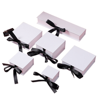 Cajas Rígidas Magnéticas Plegables de Lujo Reciclables con Logotipo Personalizado, Cajas de Regalo con Lazo Rojo Rosa UV, Esponja, Estilo Ecológico para Velas