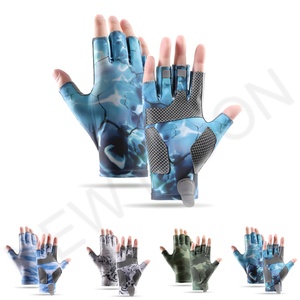 Custom Wear-resistant Lightweight Fishing Gloves for Men and Women Youth Anti-cut Sunscreen Camouflage Fishing Gloves - Product Image 1