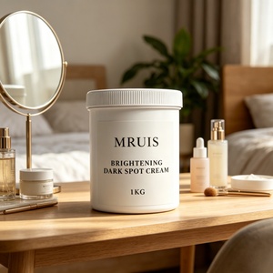 <span class=keywords><strong>Crème</strong></span> Éclaircissante <span class=keywords><strong>Visage</strong></span> Hydratante 1KG en Gros Marque Blanche – Atténue les Taches Brunes, le Mélasma et les Taches de Rousseur - Product Image 6