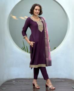 Conjunto de Kurti y Dupatta de Diseño Moderno RADHE EXPORTS, el Más Antes Esperado, para Bodas/Fiestas, de Secado Rápido, para Todas las Temporadas, Hecho de Tela de Rayón - Product Image 5