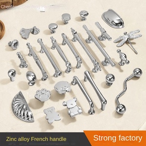 Kugelförmiger Kleiderschrank-Türgriff im französischen Stil aus Zinklegierung, modern, minimalistisch, verchromt, helles Silber, massiver Schrankgriff mit einem Loch - Product Image 3