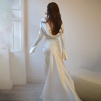 Robe longue de soirée en satin de luxe avec dos nu et manches longues, fendue, élégante pour les soirées et les clubs