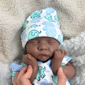 Boneka Bayi Laki-laki Silikon Reborn Kulit Gelap dengan Urat Detail, Dapat Dicuci, Berkualitas Tinggi untuk Simulasi Perawatan Anak - Product Image 2