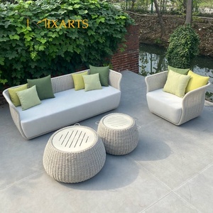 Collezioni di Divani da Esterno di Lusso Turche di Alta Gamma, Ecologici e Impermeabili, Set di Divani in Rattan Bianco Intrecciato di Grandi Dimensioni - Product Image 1