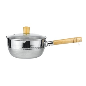 Olla Yukihira de Acero Inoxidable con Textura Martillada y Mango de Madera, Antiadherente, Fácil de Limpiar, Solo Lavar a Mano - Product Image 2