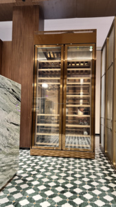 Vinoteca Doméstica Pequeña de Metal con Doble <span class=keywords><strong>Zona</strong></span>, Iluminación LED y Puerta de Vidrio para <span class=keywords><strong>Club</strong></span>, Bar y Hotel - Product Image 4