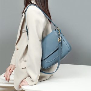 Nouvelle mode urbaine 2025 : Sac bandoulière asymétrique en cuir de vachette, sac sous le bras, style influenceur - Product Image 5