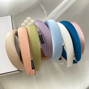La diadema de satén de color liso estilo coreano es una diadema sencilla y elegante para niñas con bordes anchos. - Product Image 1
