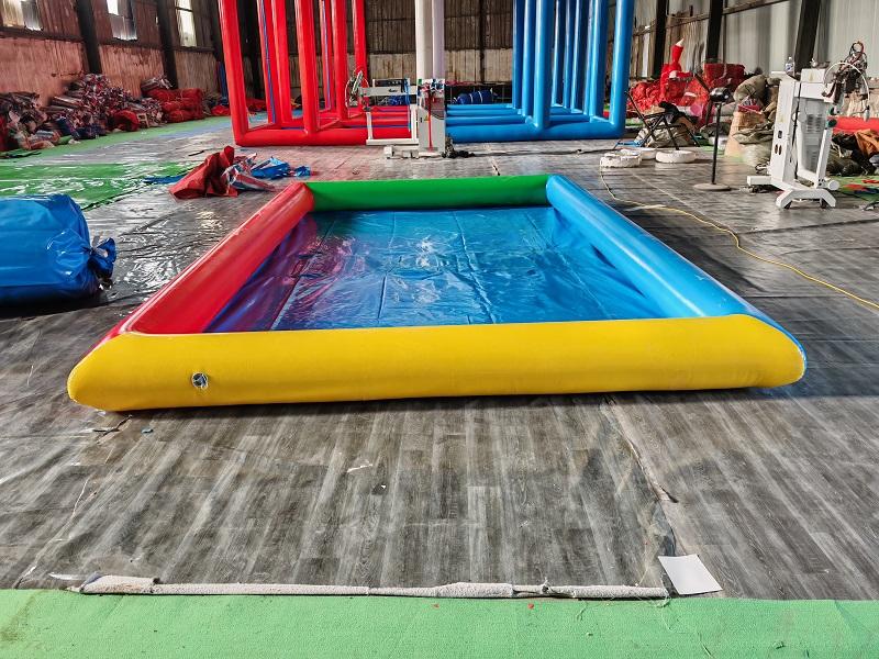 Couche unique colorée de 2*2*0,3 m