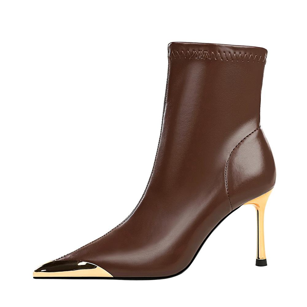 สีน้ำตาลเข้ม