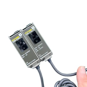 Nouveau capteur photoélectrique E3S-CT61 2m en stock - Product Image 1