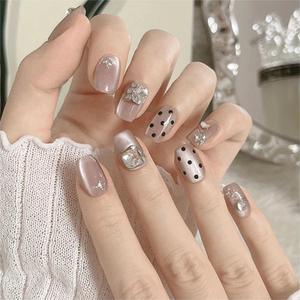 Ensemble de 24 faux ongles en forme de diamant champagne pré-fabriqués, courts, à motifs carrés, à presser - Product Image 1