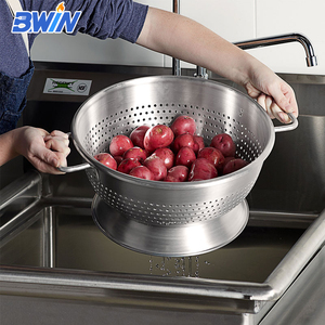 מסננת אלומיניום רב תכליתית 8QT למטבח עם בסיס ווים ידידותיים לסביבה - Product Image 5