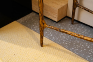 Moderna Consolle di Alta Qualità in Marmo Naturale Antico con Telaio in Ferro Forgiato Dorato per Soggiorno - Product Image 3