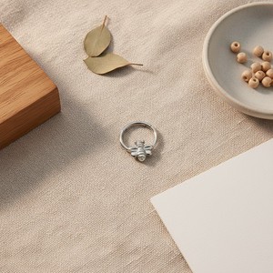 Pendientes <span class=keywords><strong>de</strong></span> Acero Quirúrgico 316L con Diseño <span class=keywords><strong>de</strong></span> Abejita para Cartílago del Trago y Piercing <span class=keywords><strong>de</strong></span> <span class=keywords><strong>Nariz</strong></span> - Product Image 4