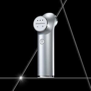 Quadthera อุปกรณ์ดูแลผิวแบบเกาหลีขนาดเล็กสีเงินใช้งานได้หลากหลายโหมดอุปกรณ์เสริมความงามบนใบหน้าแบบพกพาชาร์จไฟได้เพื่อผิวกระจ่างใส - Product Image 1