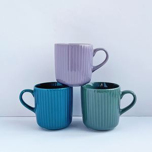 Taza <span class=keywords><strong>de</strong></span> cerámica verde oscuro brillante con nervaduras verticales, taza <span class=keywords><strong>de</strong></span> café <span class=keywords><strong>de</strong></span> gres con cuerpo recto acanalado, para comercio mayorista - Product Image 4