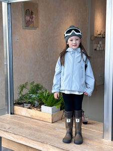 Chaqueta de senderismo impermeable fuerte 2025, ropa de abrigo con capucha resistente al <span class=keywords><strong>viento</strong></span> para exteriores con diseño de moda - Product Image 3