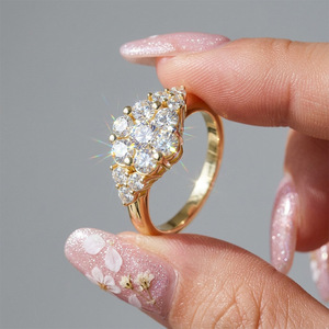 Anillo de Compromiso de Moissanita Chapado en Oro de 18K para Mujer, Corte Brillante Redondo, Engaste de Garras, Estilo Flor, Joyería Clásica - Product Image 6