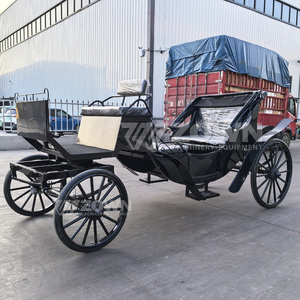 Elegante carruaje negro de estilo europeo con gran toldo para bodas y turismo - Product Image 3