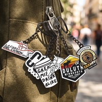 Porte-clés en métal émaillé rigide personnalisé, formes irrégulières (ours, élan, tasse à café, logo de ville), souvenir de voyage, décoration, cadeaux