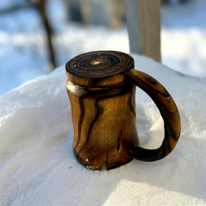 Mug à boire artisanal en bois de tilleul et résine - Product Image 1
