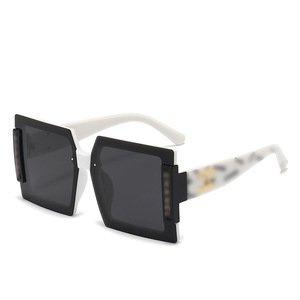<span class=keywords><strong>Lunettes</strong></span> de soleil polarisées carrées à monture intégrale pour femme, style tendance, haute protection TAC, pour la conduite et les activités de plein air - Product Image 5