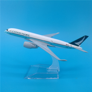 Modèle d'avion en alliage moulé sous pression Cathay Pacific Airways <span class=keywords><strong>Airbus</strong></span> <span class=keywords><strong>A350</strong></span> 1/<span class=keywords><strong>400</strong></span> de 16 cm avec support d'affichage, objet de collection - Product Image 1
