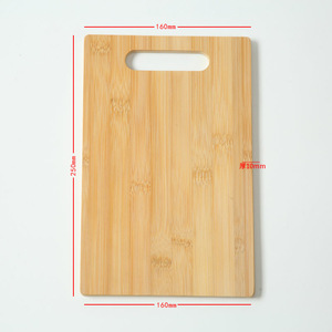 Tabla de cortar de bambú de 160x250 mm con asa para uso en la cocina - Product Image 1
