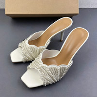 Mules chic à décor de perles, à enfiler, à bout carré ouvert, talon moyen, style créateur, élégantes pour soirées et fêtes