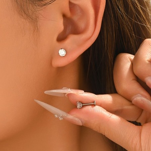 Boucles d'oreilles clous en acier inoxydable plaqué or avec zircon, hypoallergéniques, pour mariage, fiançailles ou cadeau - Product Image 3